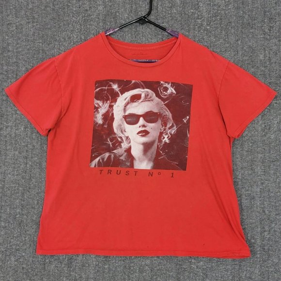 Marilyn Monroe Other - Marilyn Monroe T-Shirt Mens XL Red Trust No 1 One Short Sleeve Crewneck